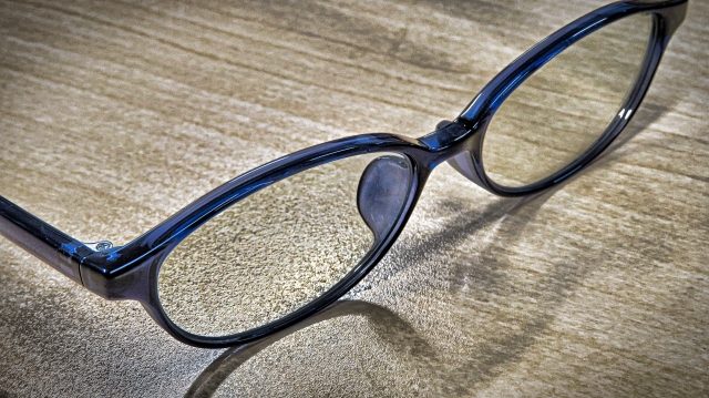 夜勤者のためのブルーライトカットメガネ：選び方とおすすめ商品10選