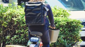 【夜勤におすすめ副業】フードデリバリーで体力活かす副業