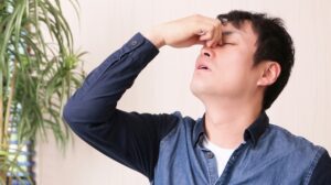 【勤務中】つらい「夜勤 ドライアイ」を今すぐ和らげるセルフケア