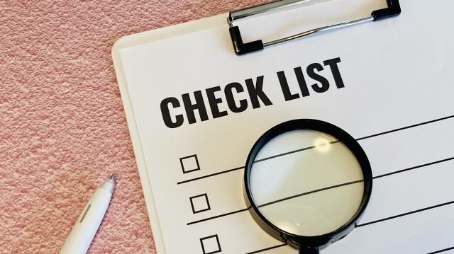 夜勤で頭痛が改善しないときのチェックポイントと受診目安