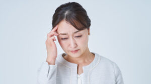 夜勤で頭痛がつらい人へ：原因と対策7選＋改善までの３ステップ