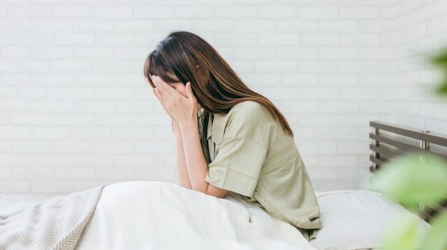 なぜ「夜勤だと寝れない」のか？体内時計とホルモンの仕組み