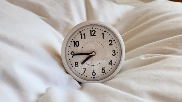 睡眠の質が変わる！「夜勤明けの疲労回復」に最適な仮眠テクニック