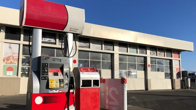 【タイプ別】夜勤バイトおすすめ職種厳選10選！程よく稼ぎつつ自分の時間も欲しい人におすすめ（ネットカフェ・セルフガソリンスタンド）