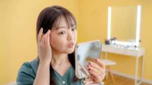 なぜ夜勤で肌荒れが起こる?5つの主要な原因