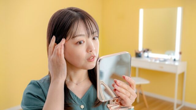 なぜ夜勤で肌荒れが起こる？5つの主要な原因