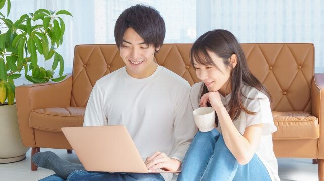 夜勤と日勤のカップルが実践しやすい工夫：すれ違う時間を愛に変える技術