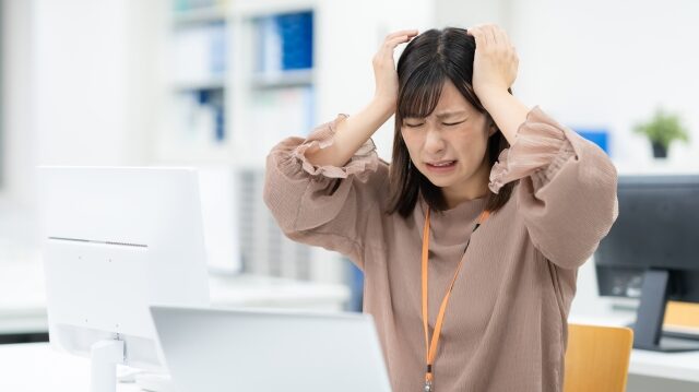 夜勤の疲労・頭痛の原因は「呼吸が浅い」から？作業中の集中力低下を改善する呼吸法