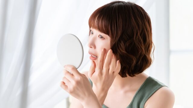 睡眠不足によるニキビができやすい場所と夜勤特有のリスク