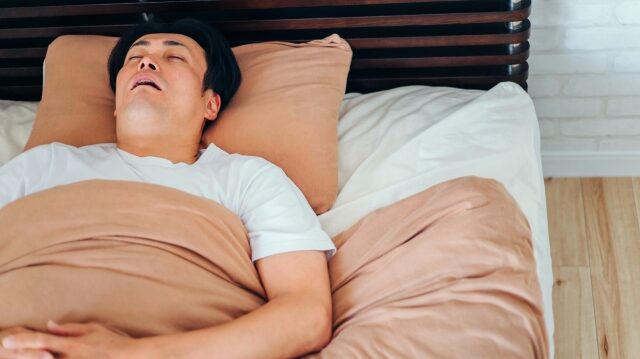 夜勤明けの喉の痛みを解消！睡眠時の口呼吸の治し方と深い眠りを取り戻す5つの習慣