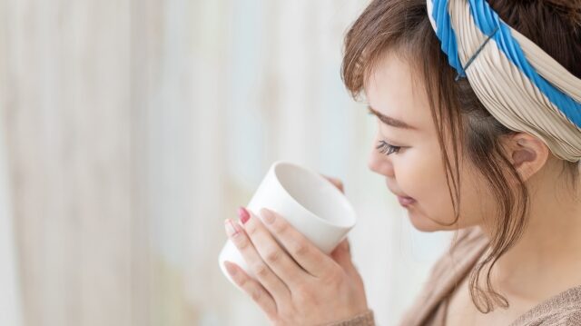 夜勤中の眠気対策と「その後の睡眠の質」を両立させる飲み方