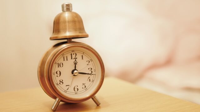 夜勤者のための「睡眠導入音」活用スケジュール：勤務パターン別アドバイス